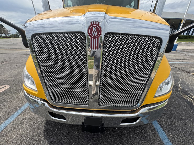 2022-kenworth-t680-image-46