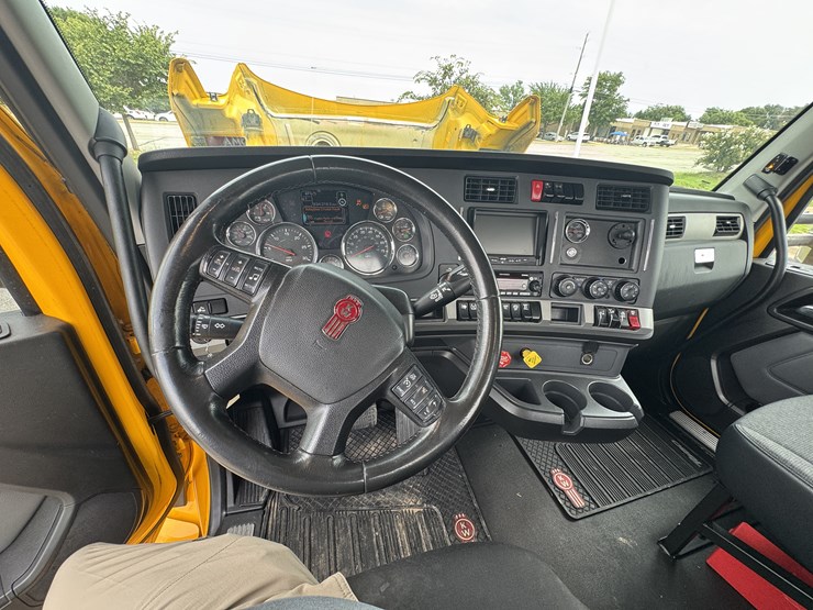 2021-kenworth-t680-image-84
