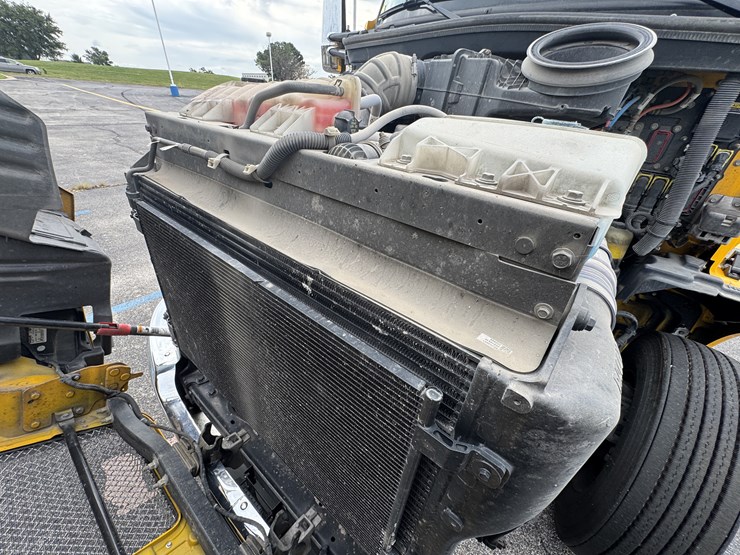2022-kenworth-t680-image-65