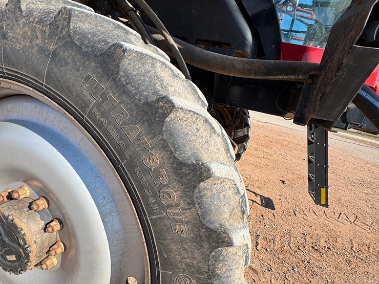 2014-case-ih-3330-image-14