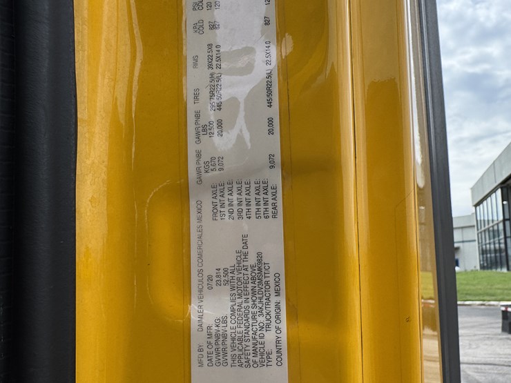 2021-freightliner-cascadia-126-image-10