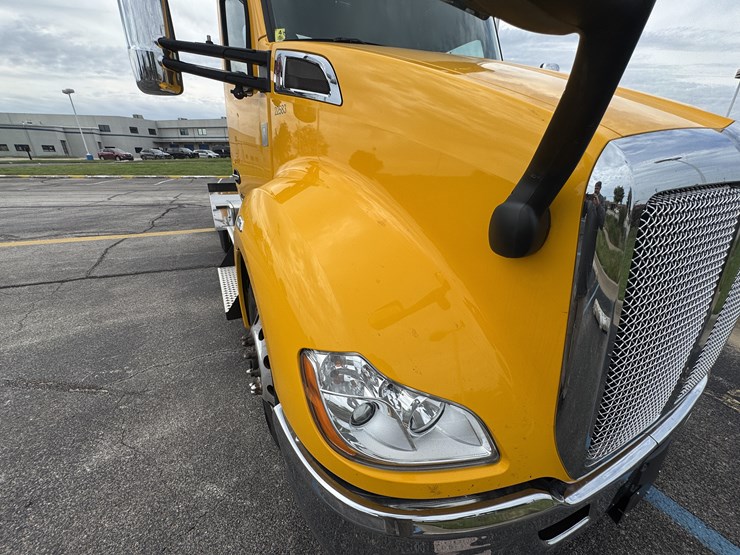 2022-kenworth-t680-image-52