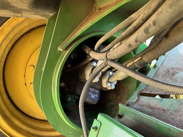 2015-john-deere-w235-image-57
