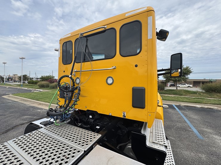 2022-kenworth-t680-image-26