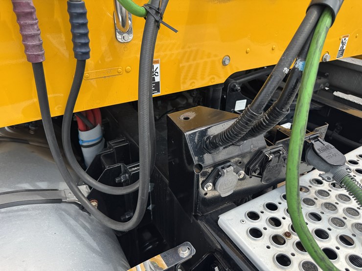 2021-kenworth-t680-image-49