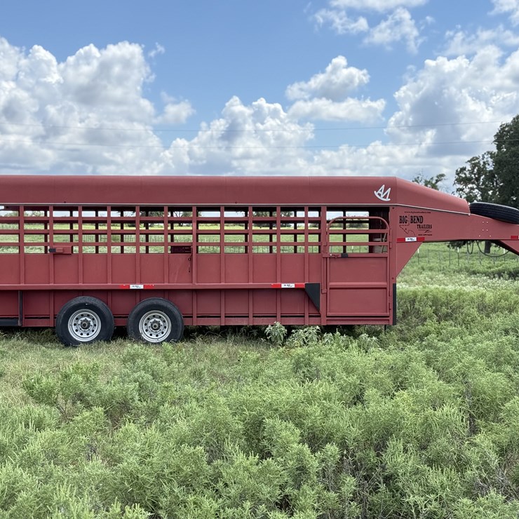 2018 Big Bend 20' Gooseneck Ranch Trailer