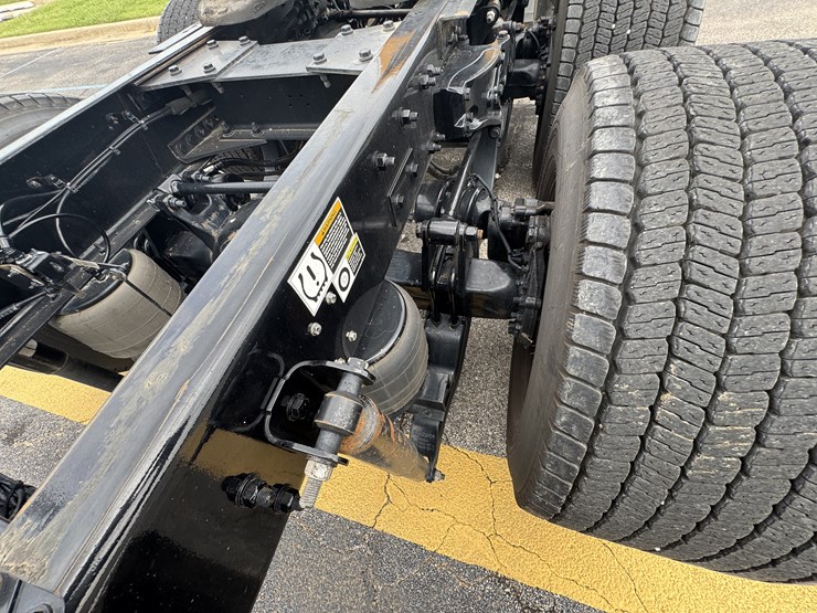 2022-kenworth-t680-image-32