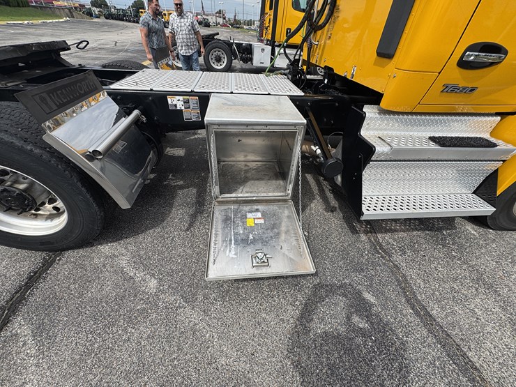 2021-kenworth-t680-image-99