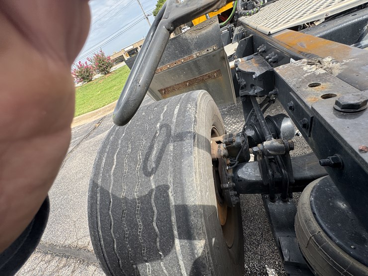 2022-kenworth-t680-image-36