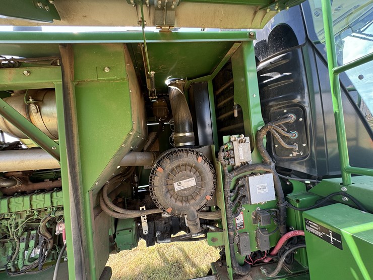 2015-john-deere-w235-image-28