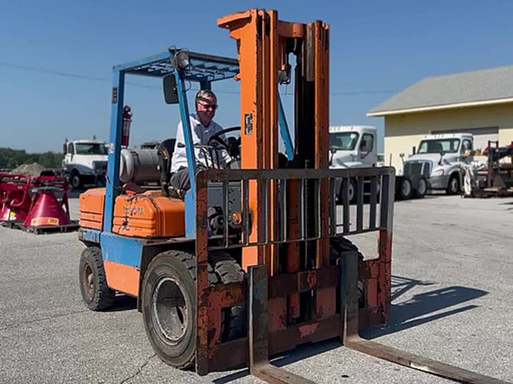 toyota-fork-lift-image-1
