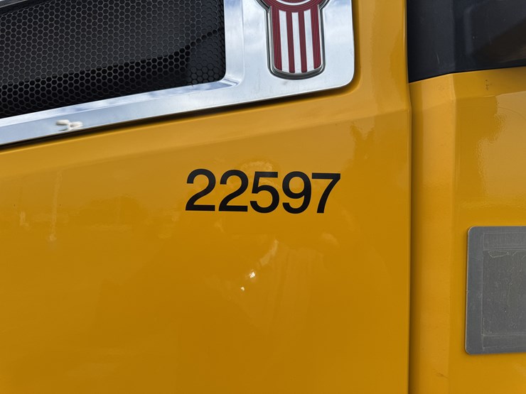 2022-kenworth-t680-image-90