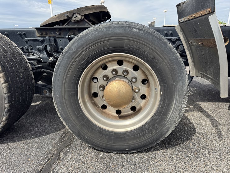 2022-kenworth-t680-image-19