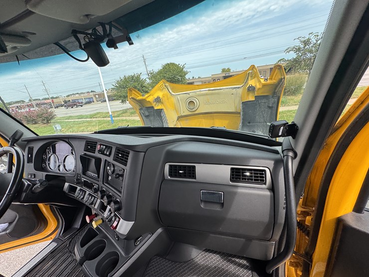 2021-kenworth-t680-image-95