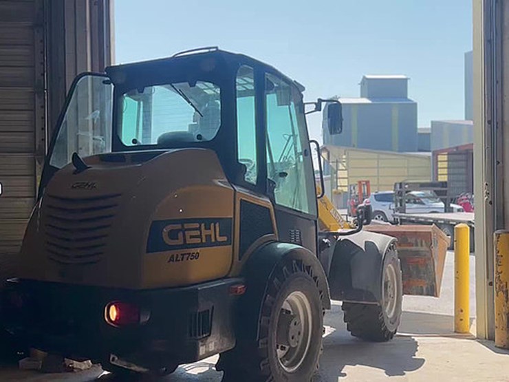 2021-gehl-750-alt-loader-image-17