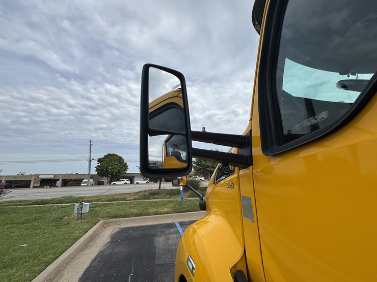 2022-kenworth-t680-image-48