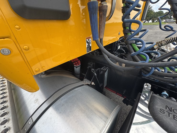 2022-kenworth-t680-image-45