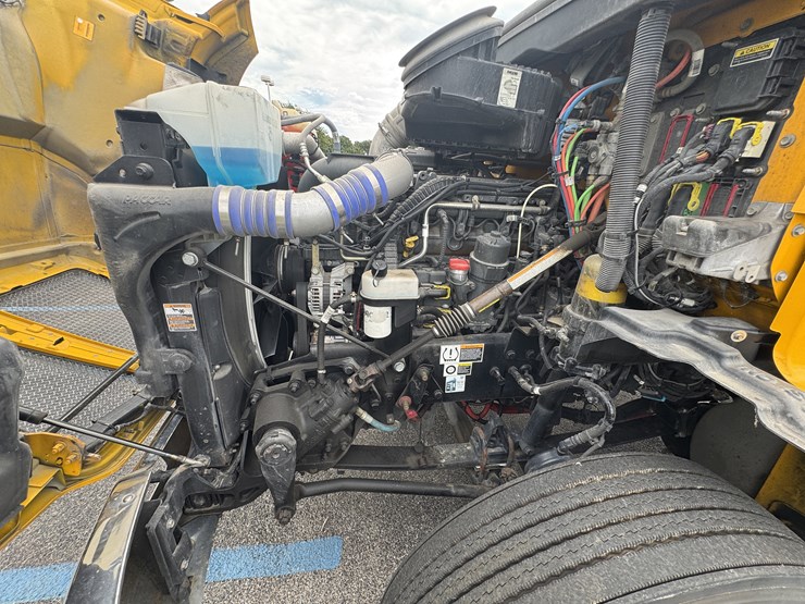 2022-kenworth-t680-image-64