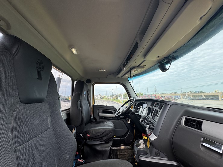 2022-kenworth-t680-image-80