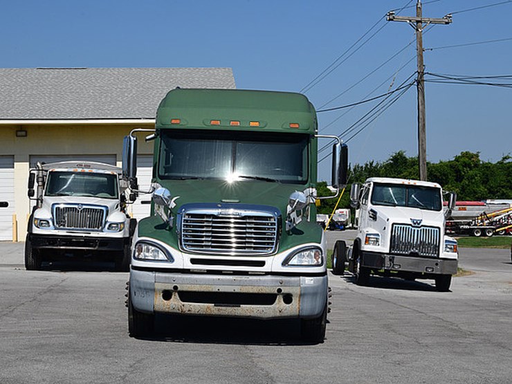 2008-freightliner-columbia-image-4
