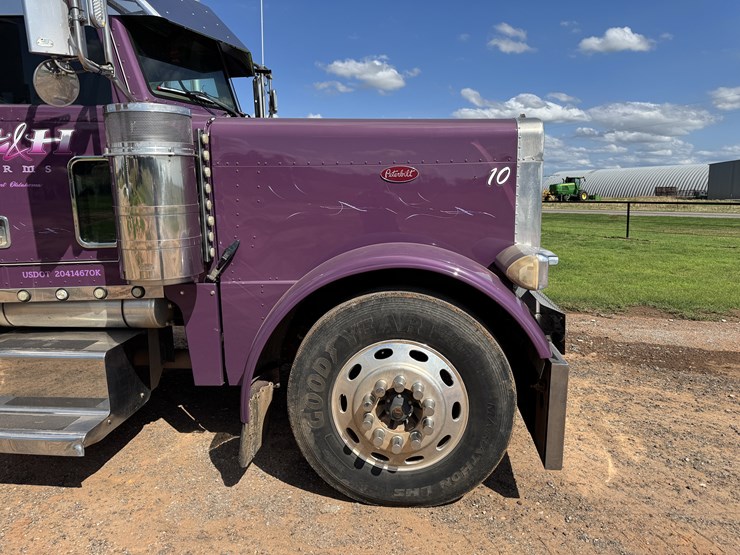 2005-peterbilt-379exhd-image-4