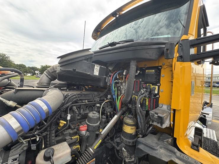 2021-kenworth-t680-image-71