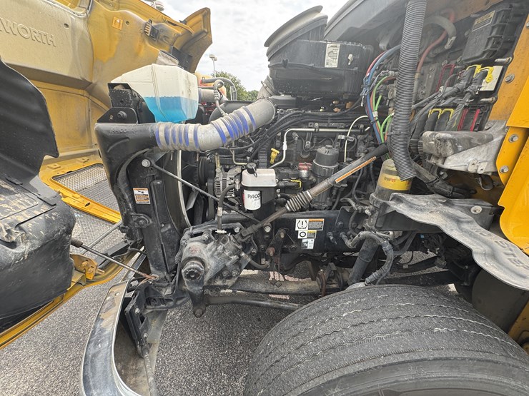 2022-kenworth-t680-image-53