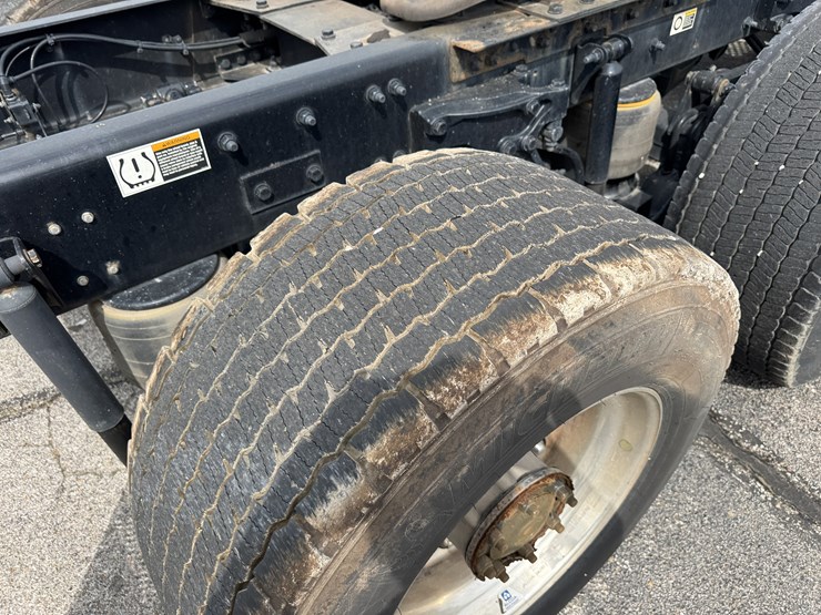 2022-kenworth-t680-image-18