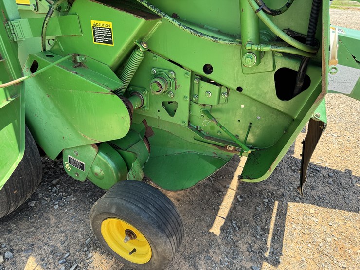 1997-john-deere-566-round-baler-image-32