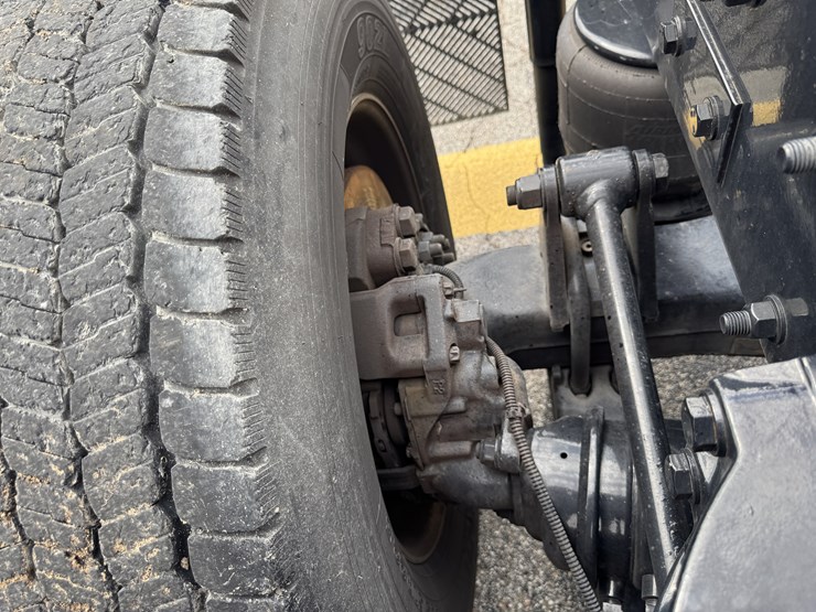 2021-kenworth-t680-image-32