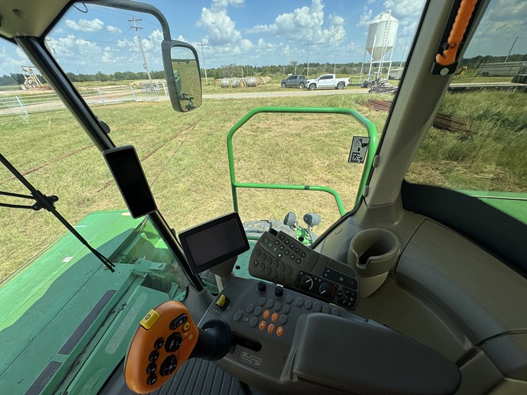 2015-john-deere-w235-image-75