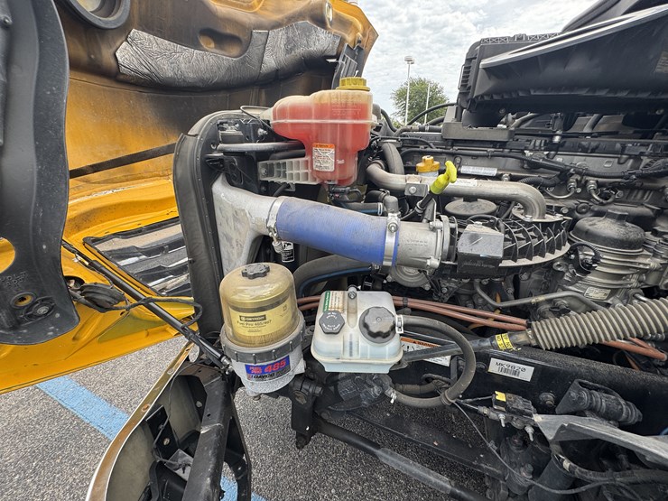 2021-freightliner-cascadia-126-image-68