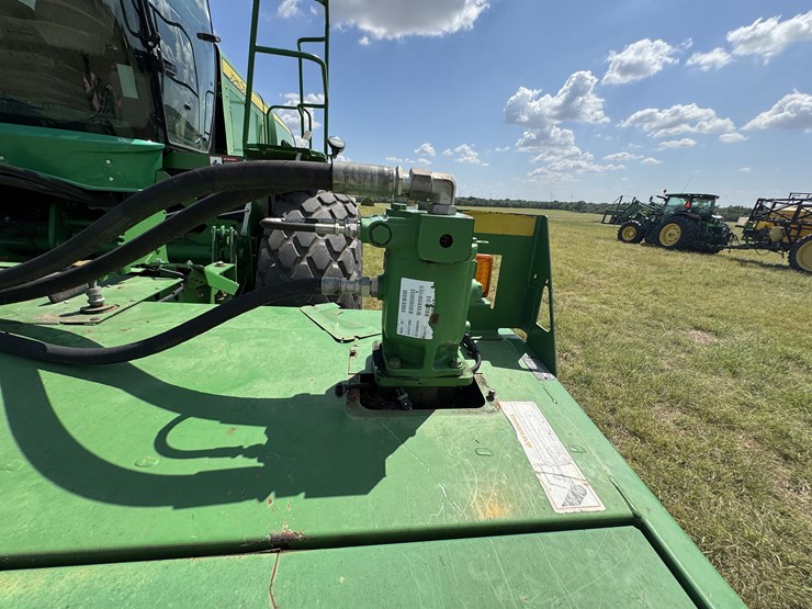 2015-john-deere-w235-image-41