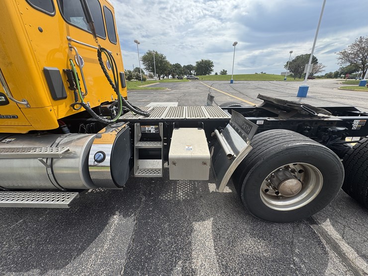 2022-kenworth-t680-image-41
