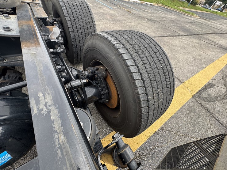 2022-kenworth-t680-image-31