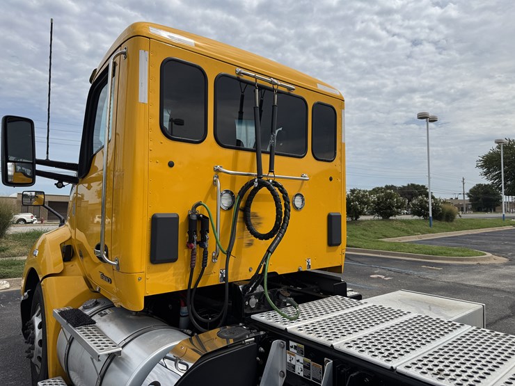 2021-kenworth-t680-image-50