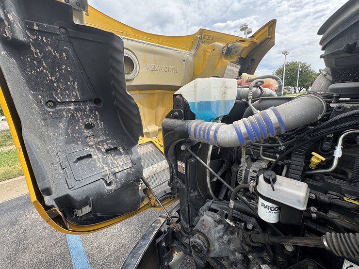 2022-kenworth-t680-image-54