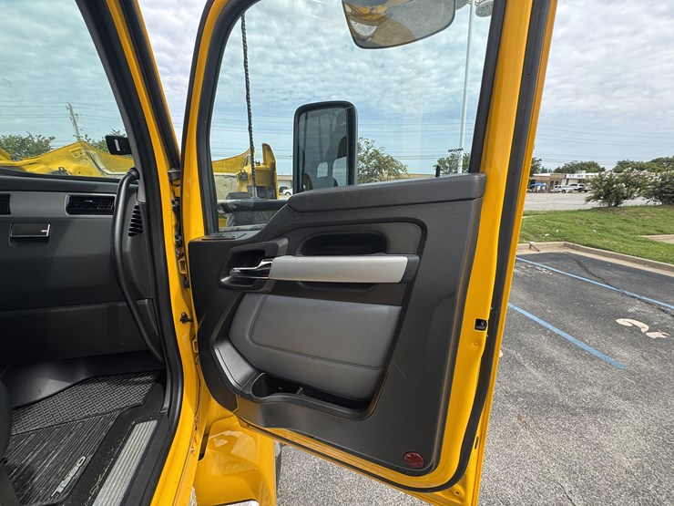 2021-kenworth-t680-image-97