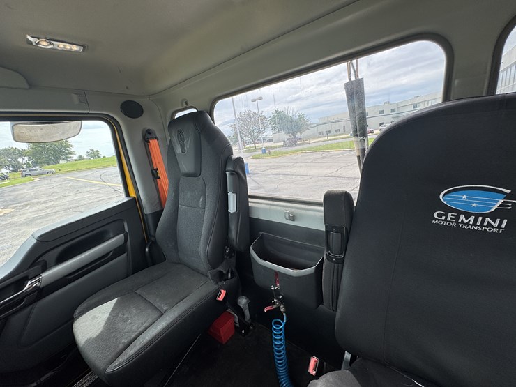 2022-kenworth-t680-image-78