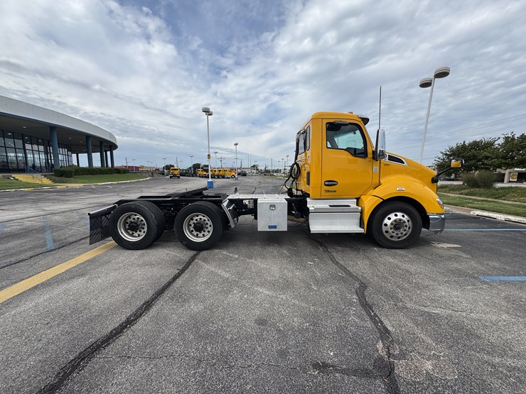 2021-kenworth-t680-image-1