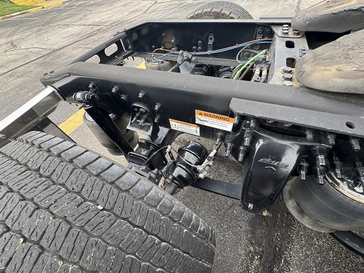 2021-freightliner-cascadia-126-image-33