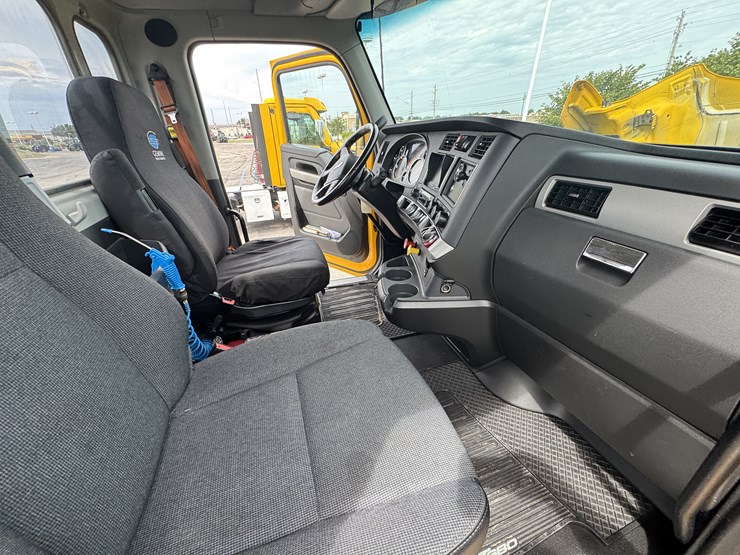 2021-kenworth-t680-image-94