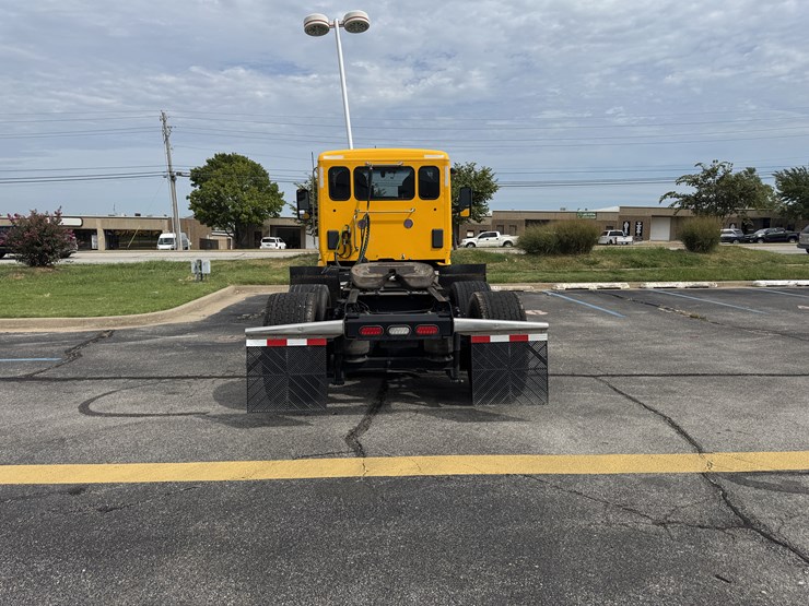 2022-kenworth-t680-image-7
