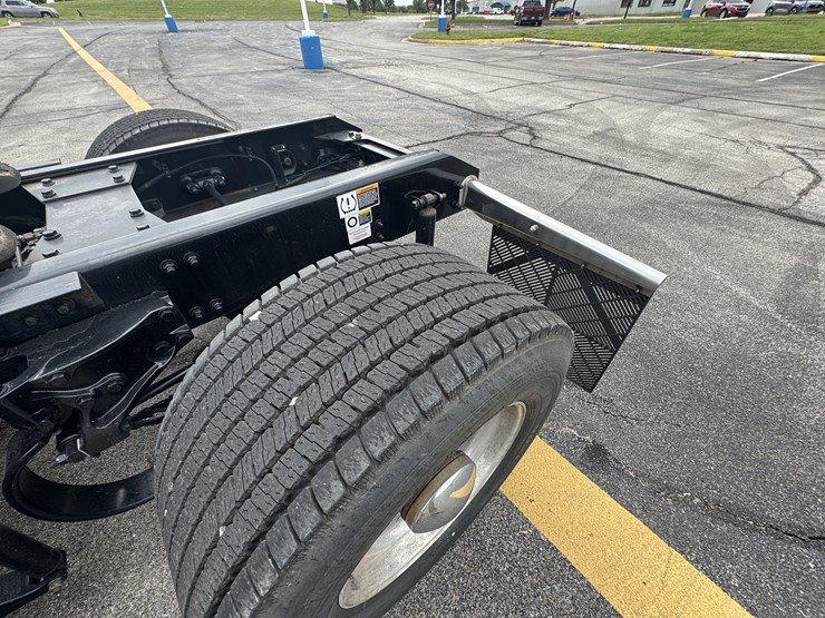 2022-kenworth-t680-image-16