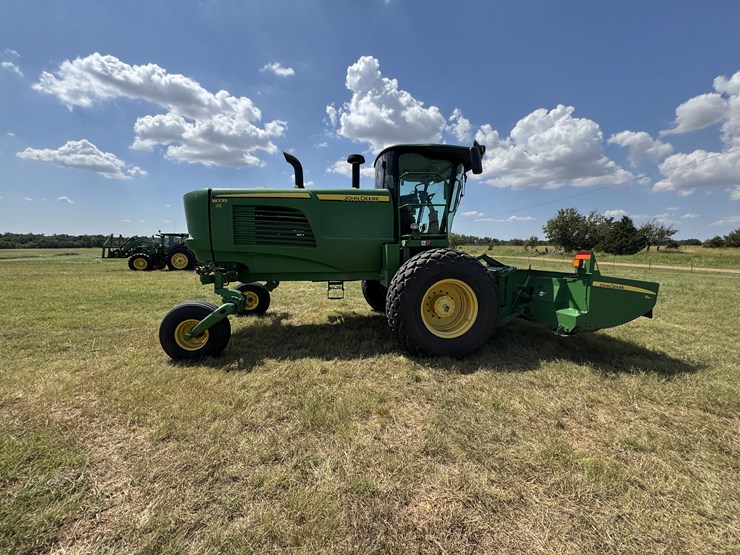 2015-john-deere-w235-image-5