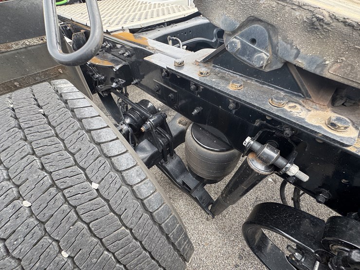 2022-kenworth-t680-image-38