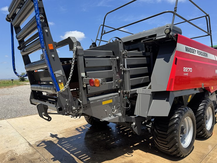 2021-massey-ferguson-2270-image-23