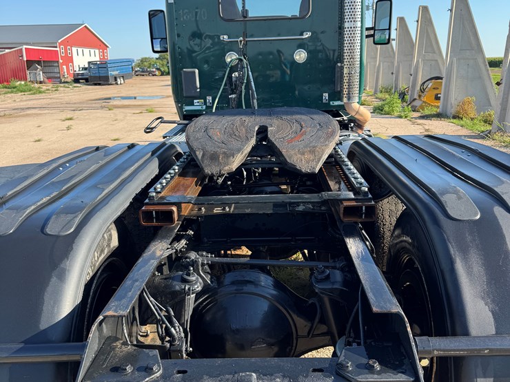 2019-kenworth-t680-image-18