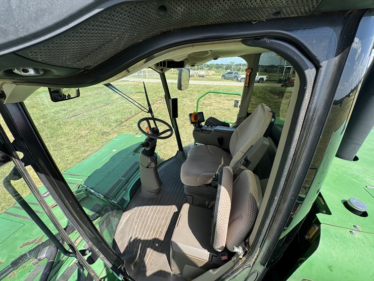 2015-john-deere-w235-image-69