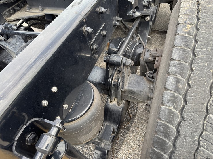 2021-kenworth-t680-image-36
